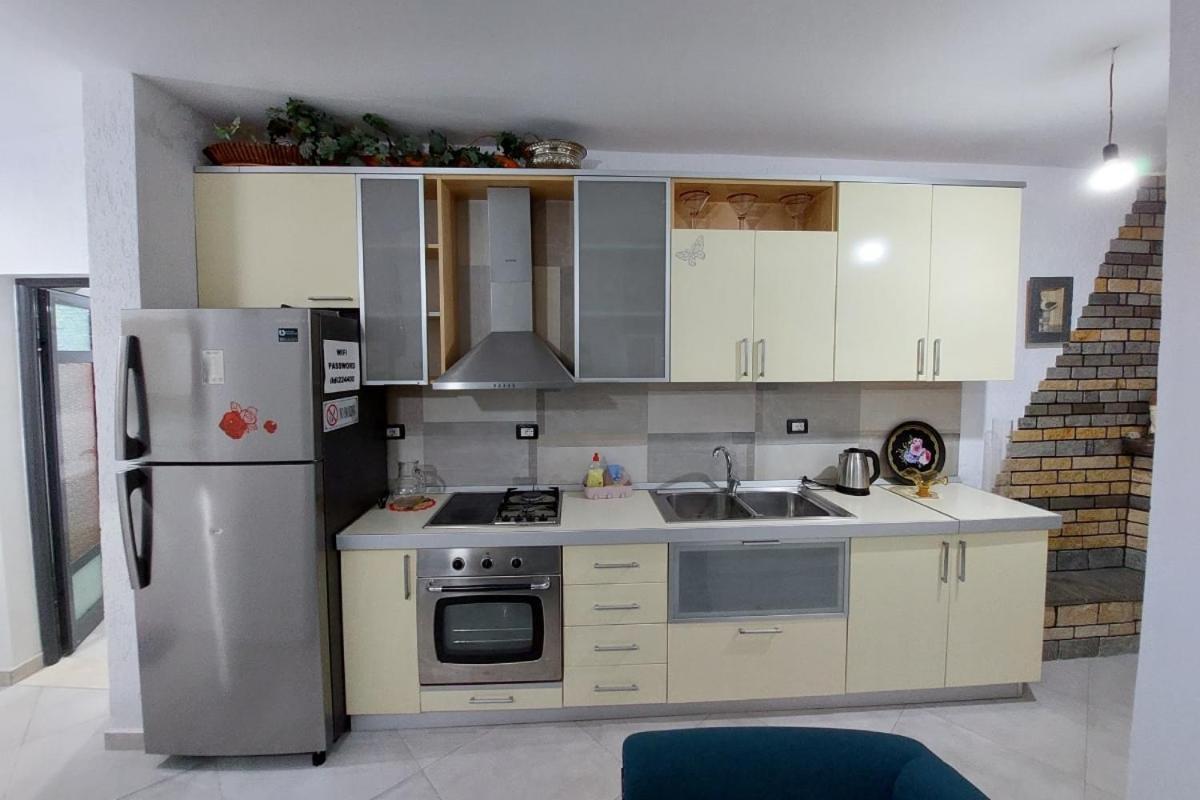 Villa Heljos Apartaments Vlorë Eksteriør billede
