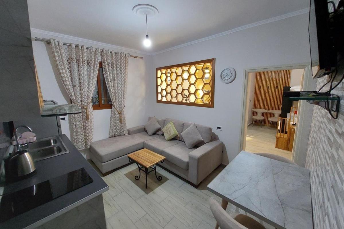 Villa Heljos Apartaments Vlorë Eksteriør billede