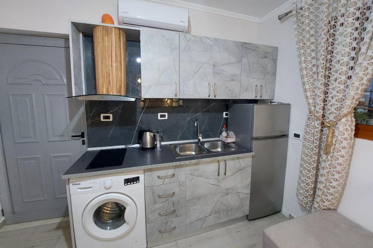 Villa Heljos Apartaments Vlorë Eksteriør billede