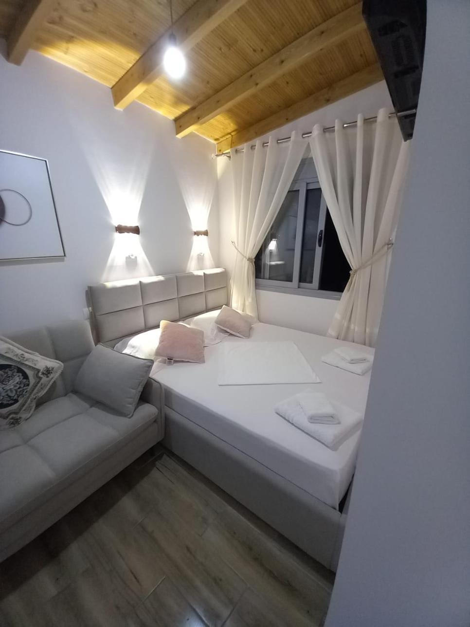 Villa Heljos Apartaments Vlorë Eksteriør billede