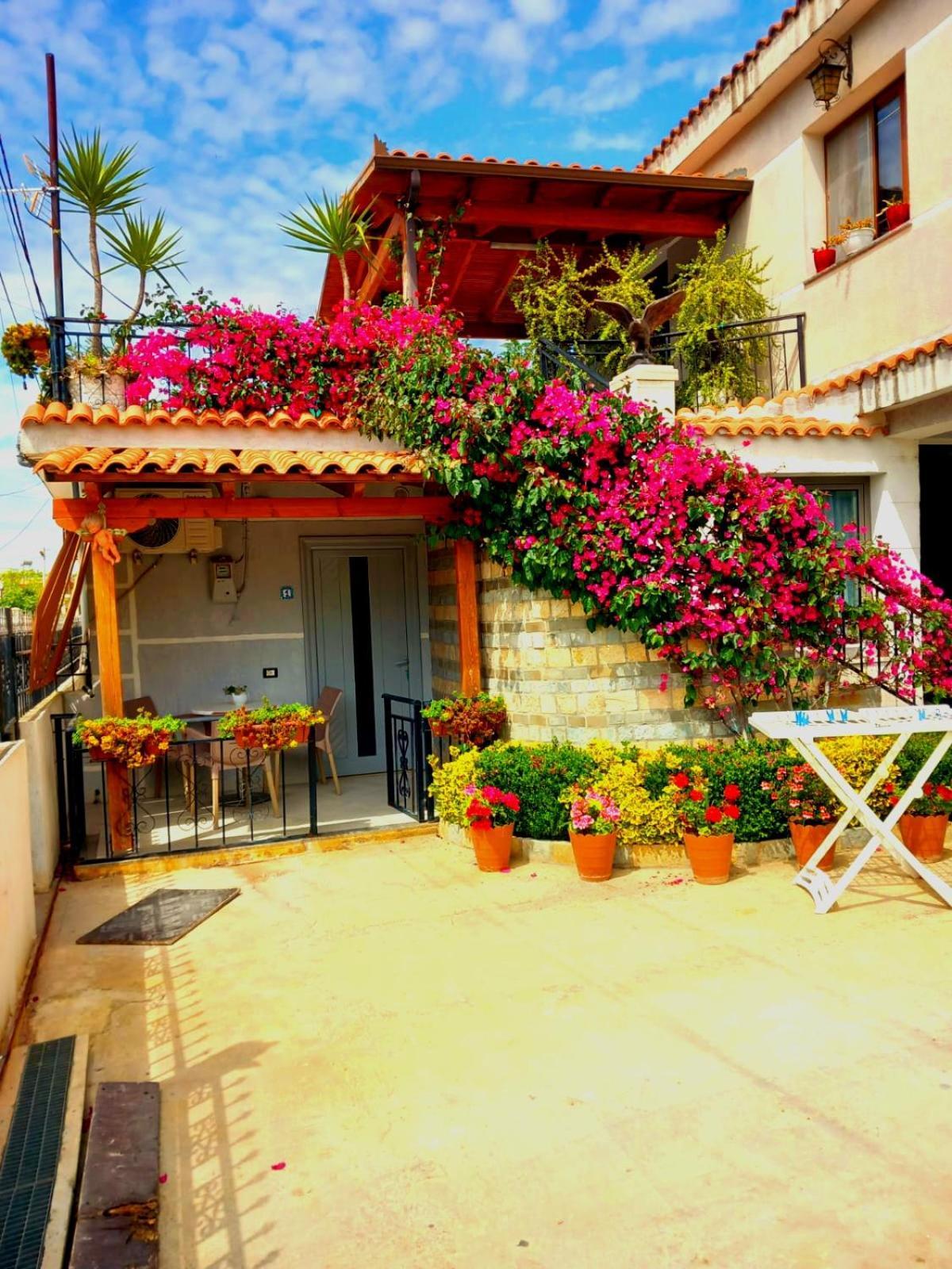 Villa Heljos Apartaments Vlorë Eksteriør billede