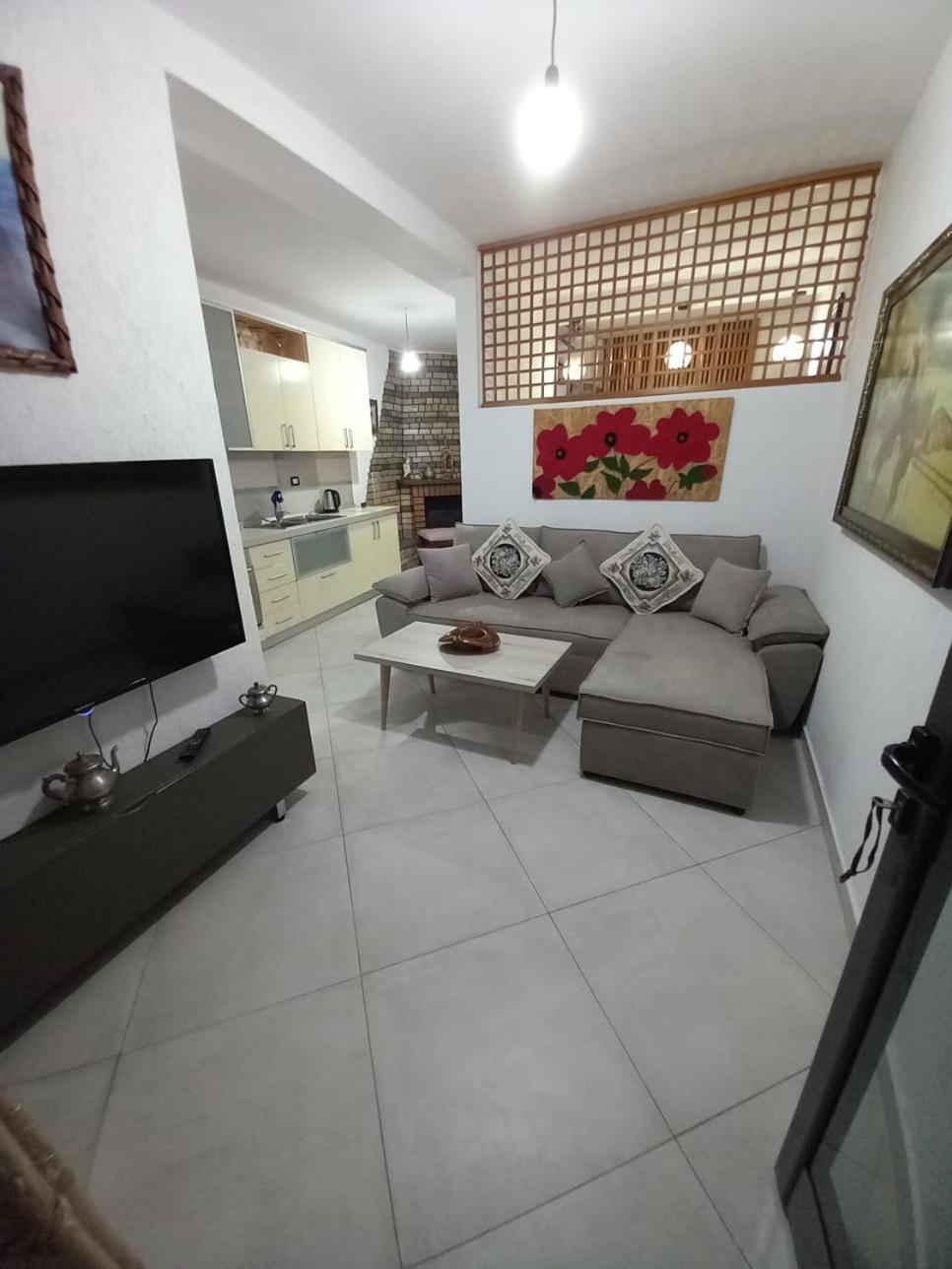 Villa Heljos Apartaments Vlorë Eksteriør billede