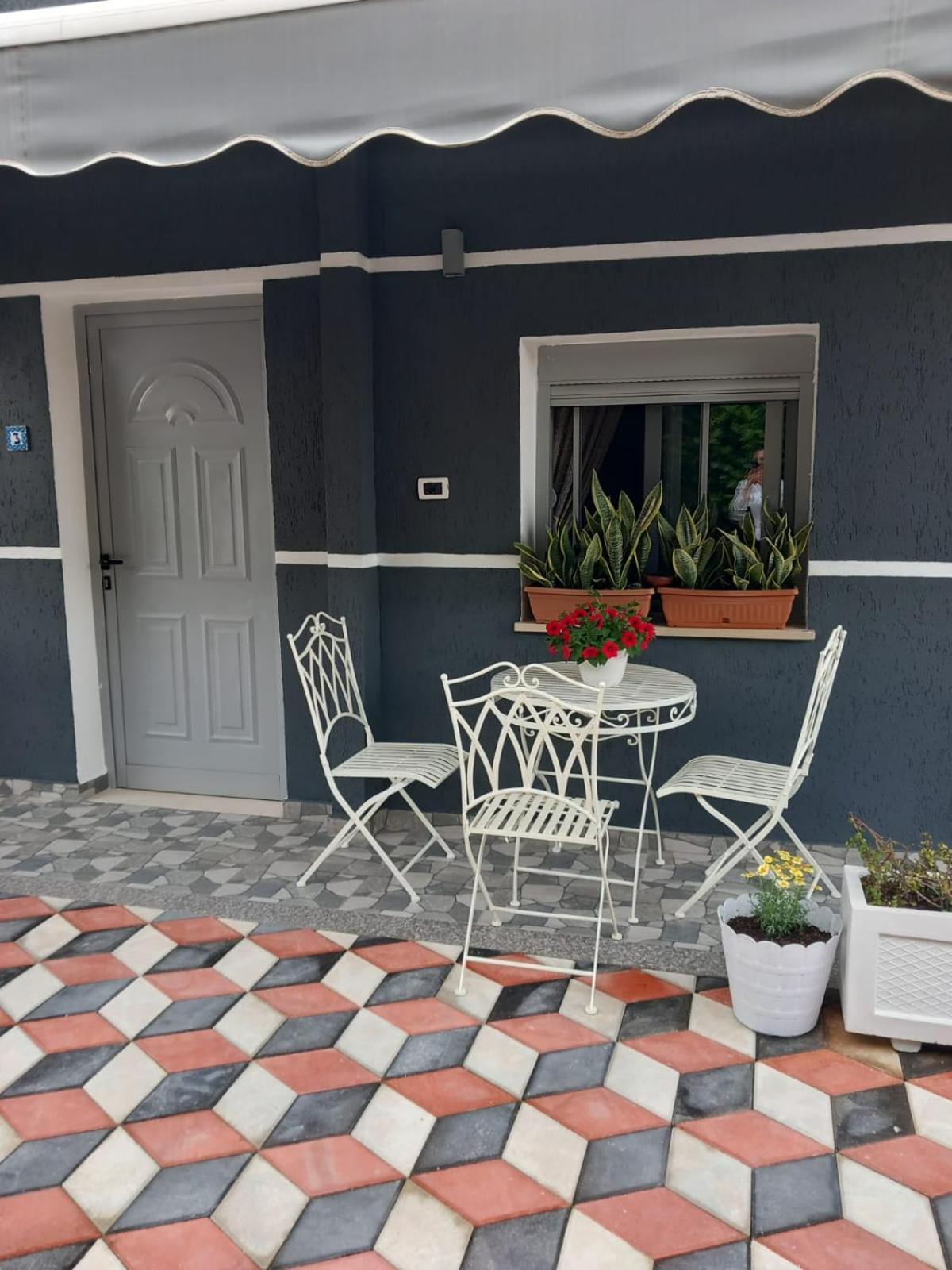 Villa Heljos Apartaments Vlorë Eksteriør billede