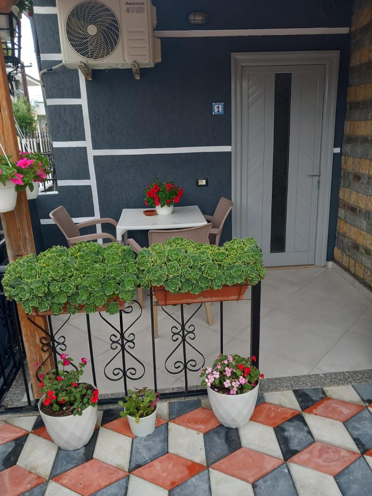 Villa Heljos Apartaments Vlorë Eksteriør billede